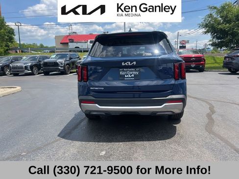 Certified 2024 Kia Sorento S w/ Panoramic Sunroof Package FWD image 12