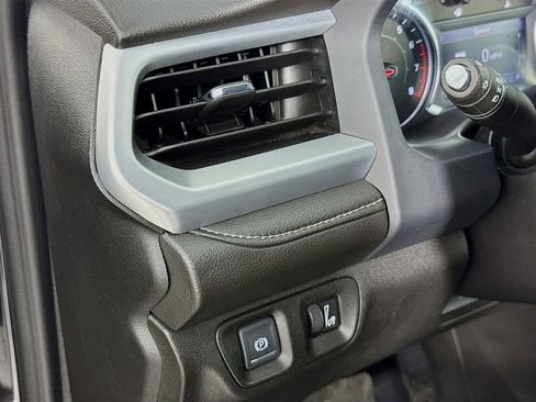 Used 2023 GMC Acadia SLT image 19