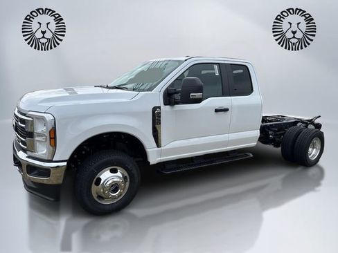 New 2026 Ford F350 XL w/ XL Chrome Package image 1