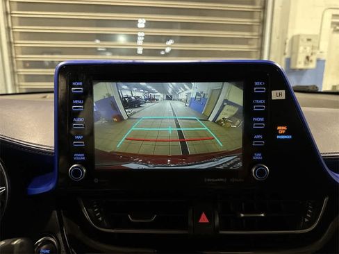 Used 2020 Toyota C-HR XLE image 23