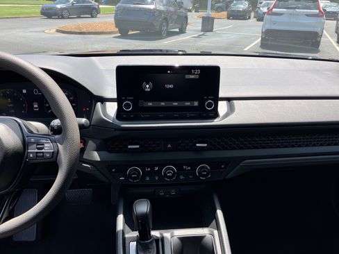 Certified 2025 Honda Accord SE image 24