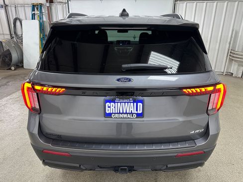 Certified 2025 Ford Explorer ST-Line image 25