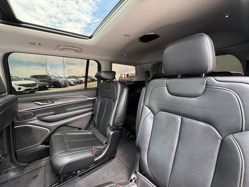 Used 2022 Jeep Grand Cherokee L Limited AWD/4WD image 23