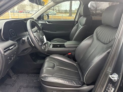 Used 2023 Hyundai Palisade Limited w/ Winter Package image 13