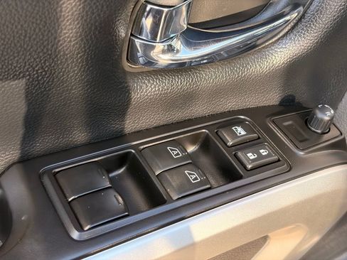Used 2018 Nissan Titan SV w/ SV Convenience Package AWD/4WD image 20