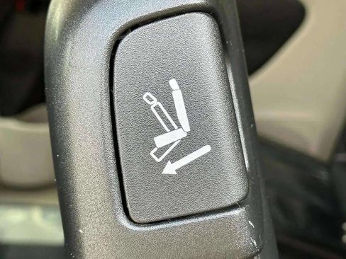 Used 2018 Chrysler Pacifica Touring-L image 31