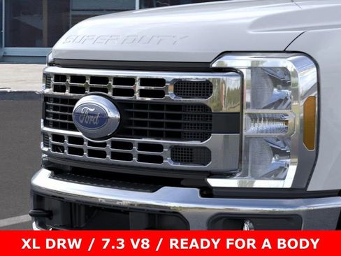 New 2025 Ford F350 XL w/ XL Chrome Package image 17