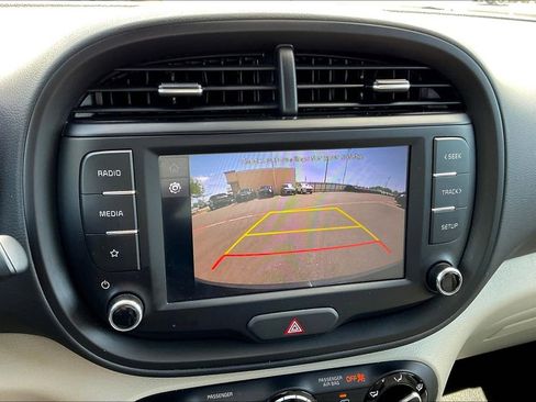 Used 2025 Kia Soul LX w/ LX Technology Package FWD image 14