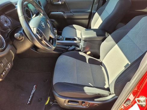 Used 2020 Toyota Tacoma TRD Sport w/ Technology Package image 20