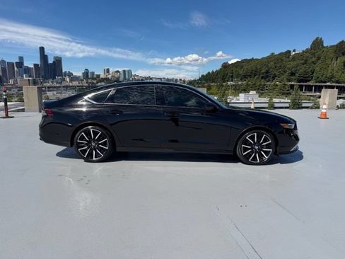 Used 2024 Honda Accord Touring image 3