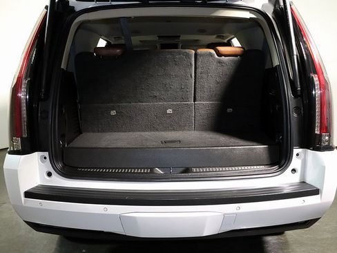 Used 2019 Cadillac Escalade Premium Luxury image 33