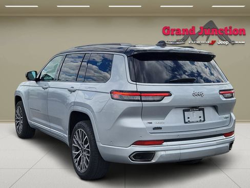 Used 2023 Jeep Grand Cherokee L Summit AWD/4WD image 5