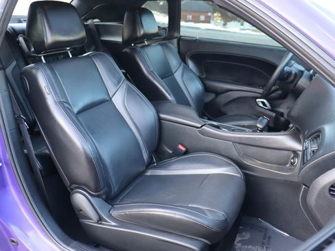 Used 2019 Dodge Challenger SXT w/ Plus Package image 16