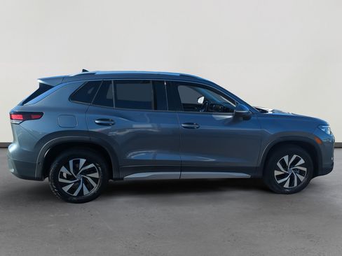 Used 2025 Volkswagen Tiguan S image 6