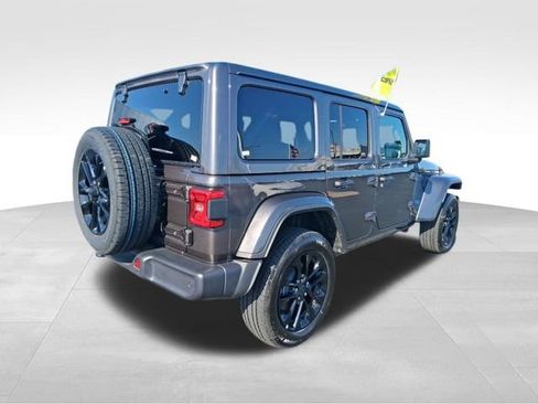 Used 2025 Jeep Wrangler Unlimited Sahara w/ Safety Group image 8