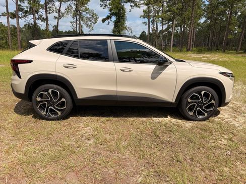 New 2026 Chevrolet Trax RS w/ Sunroof Package FWD image 6