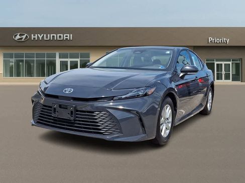 Used 2025 Toyota Camry LE image 1