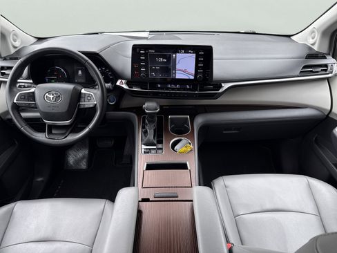 Used 2021 Toyota Sienna XLE w/ XLE Plus Package image 14