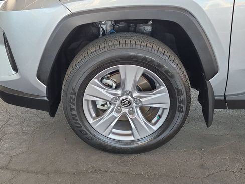 Used 2025 Toyota RAV4 XLE AWD/4WD image 10