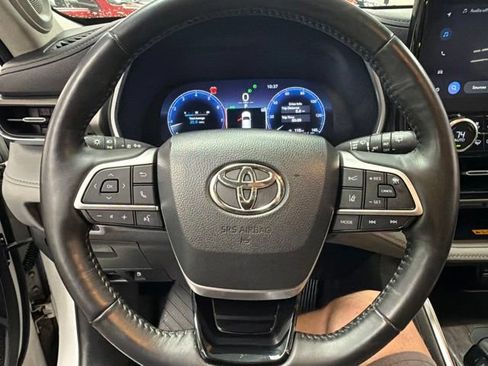 Used 2023 Toyota Highlander Limited AWD/4WD image 25