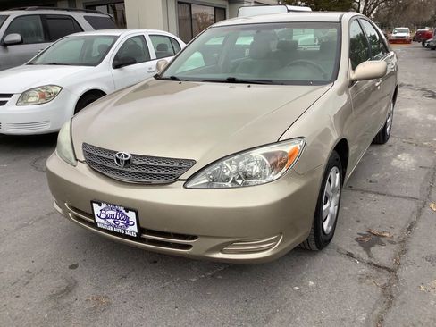 Used 2004 Toyota Camry LE image 3