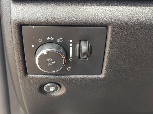 Used 2021 Jeep Grand Cherokee Laredo X AWD/4WD image 23
