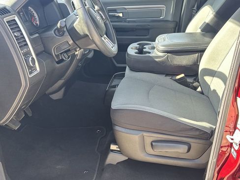 Used 2022 RAM 1500 Classic SLT image 9