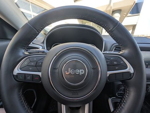 Used 2019 Jeep Compass Latitude image 18