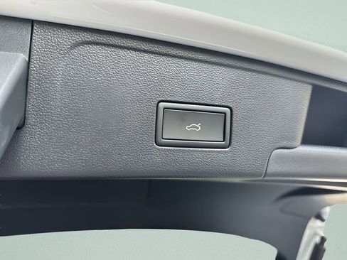 New 2026 Volkswagen Atlas Cross Sport SE image 25