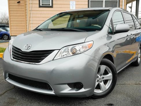 Used 2014 Toyota Sienna LE FWD image 9