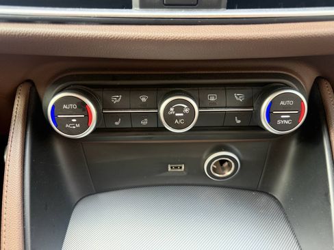 Used 2019 Alfa Romeo Stelvio Sport w/ Quick Order Package 22J Sport AWD/4WD image 26