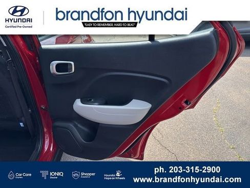 Used 2022 Hyundai Venue SEL FWD image 9