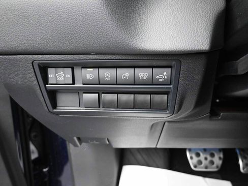 Used 2024 Toyota Tundra Limited AWD/4WD image 9
