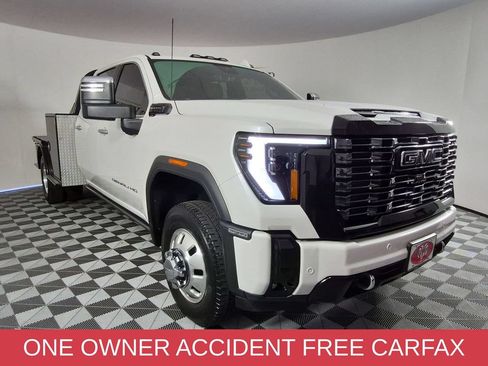 Used 2025 GMC Sierra 3500 Denali Ultimate AWD/4WD image 2