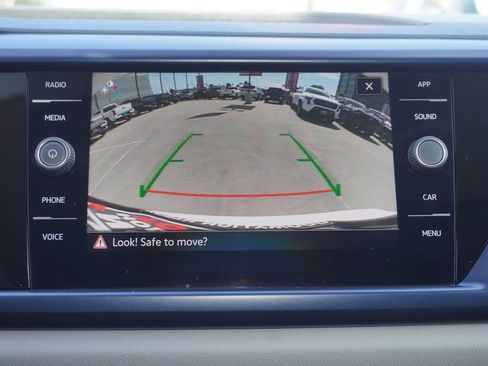 Used 2022 Volkswagen Taos SE FWD image 17