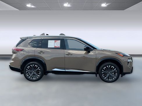Certified 2025 Nissan Rogue Platinum FWD image 12