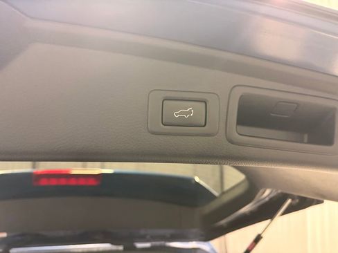 Used 2014 Subaru Forester 2.5i Touring w/ Popular Package #1 AWD/4WD image 8
