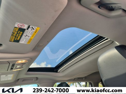 Used 2022 Toyota Highlander XLE FWD image 20