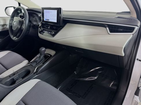 Used 2025 Toyota Corolla LE w/ Convenience Package FWD image 30