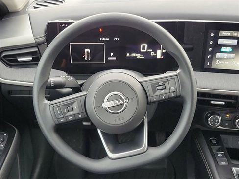 New 2025 Nissan Kicks SV image 18