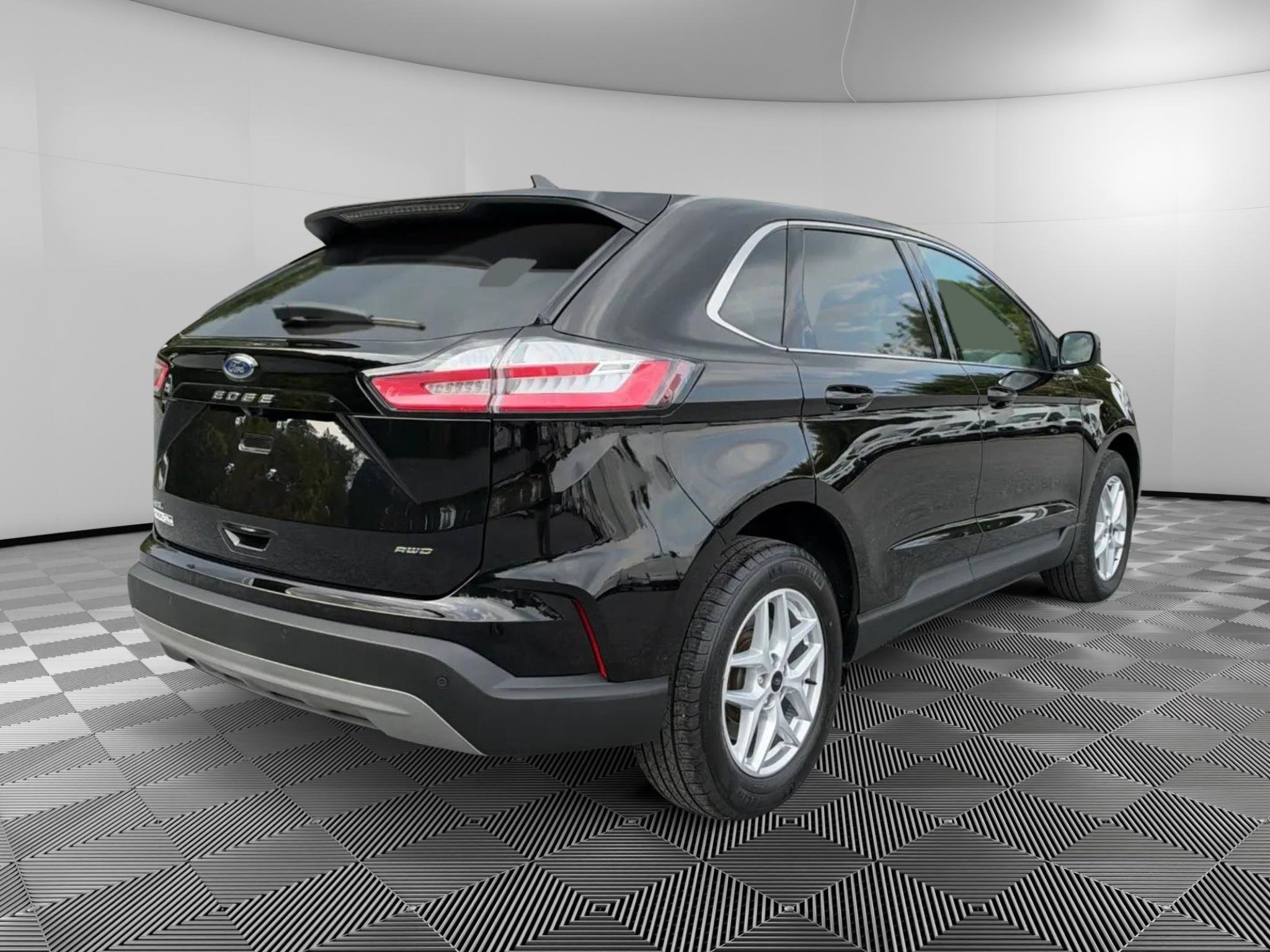 Used 2023 Ford Edge SEL w/ Convenience Package AWD/4WD image 4