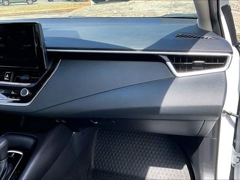 Used 2025 Toyota Corolla LE image 21