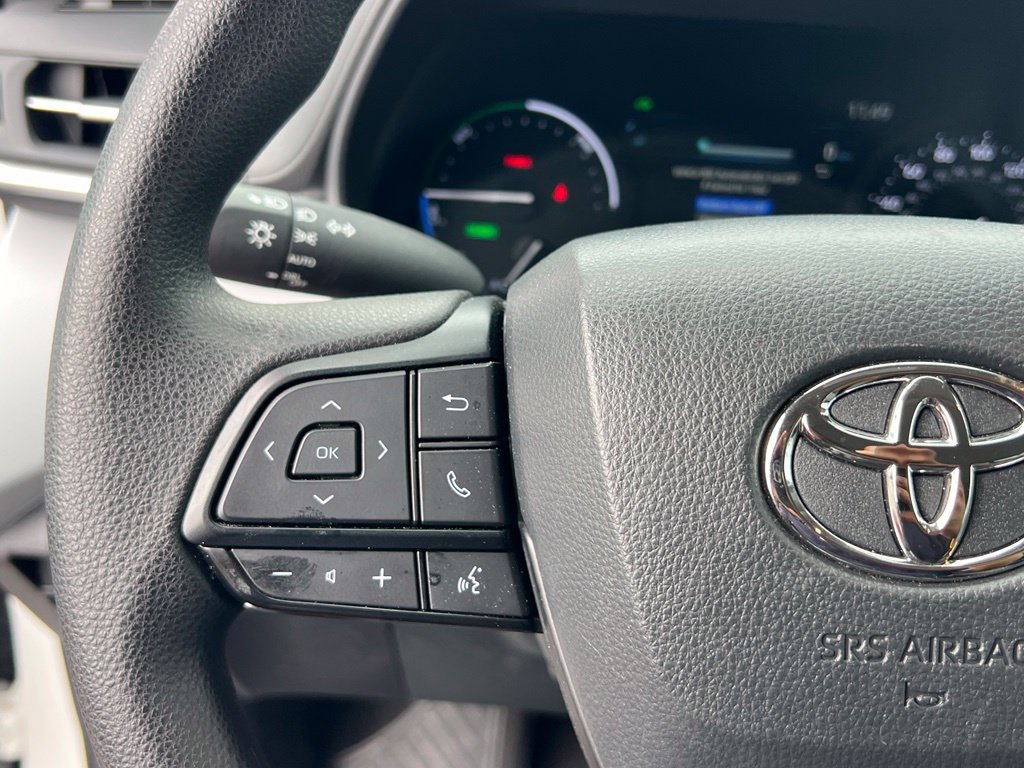 Used 2025 Toyota Sienna LE FWD image 21