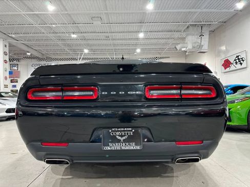 Used 2020 Dodge Challenger SXT RWD image 25