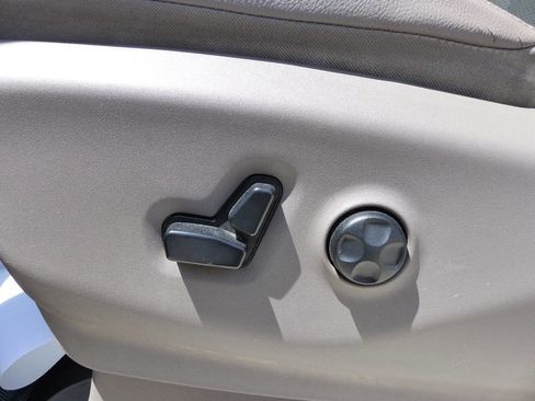 Used 2019 Chrysler Pacifica Touring-L Plus w/ Tire & Wheel Group FWD image 20