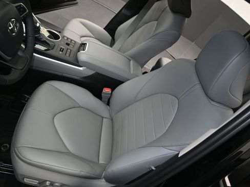 Used 2026 Toyota Highlander XLE image 10