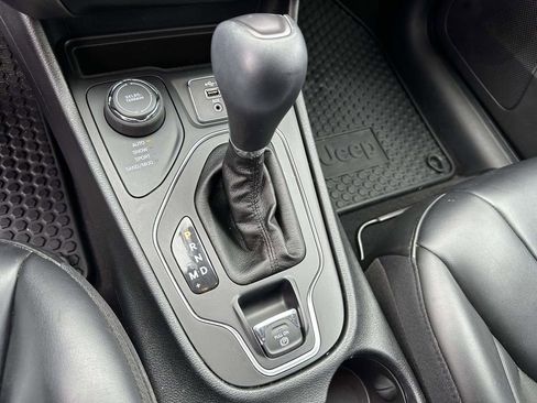 Used 2020 Jeep Cherokee Latitude Plus w/ Comfort/Convenience Group image 31