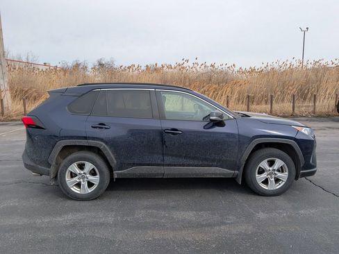 Used 2021 Toyota RAV4 XLE w/ Convenience Package image 9