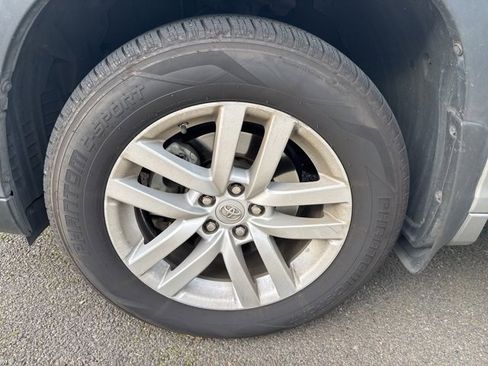 Used 2015 Toyota Highlander LE image 9