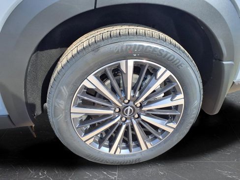 New 2026 Nissan Pathfinder Platinum AWD/4WD image 13